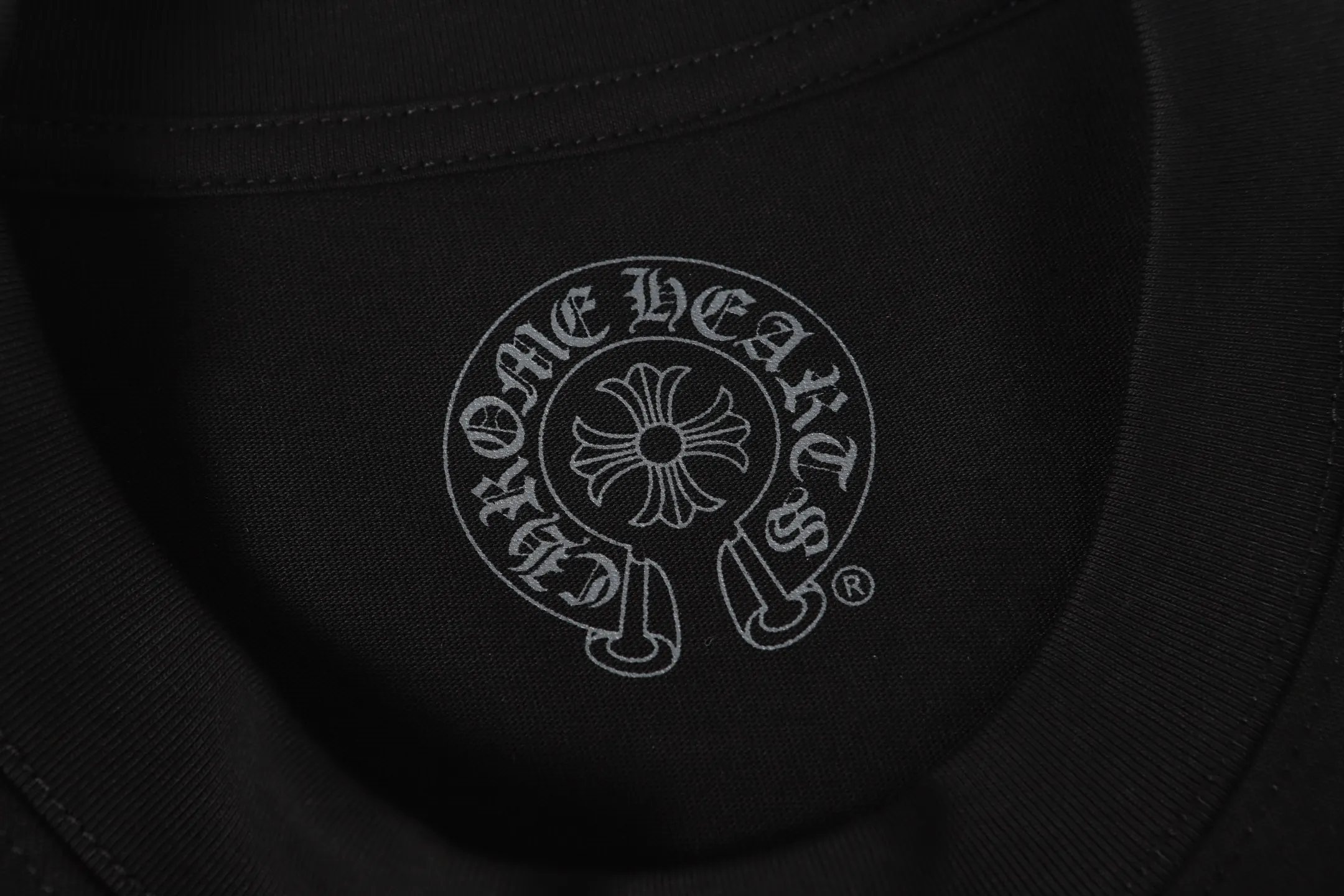 P140 2113 - Chrome Hearts/Chrome Hearts Hong Kong limited Sanskrit letter printed short-sleeved T-shirt - High weight, high density and high quality. The wool is soft, delicate and skin-friendly. It feels soft and silky. It has excellent warmth and skin-friendly properties. - Custom-woven and dyed, no color difference, no matter the fabric or workmanship details. Rolled over the ordinary version on the market -Colour: black white -Size: S M L XL